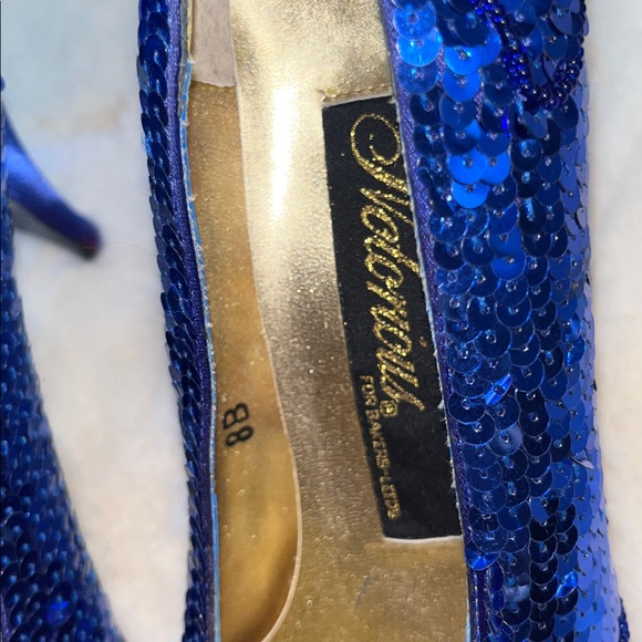 Vintage 1980s Notorious for Baker-Leeds Shimmering Blue Sequin Pumps 8 - Picture 11 of 15